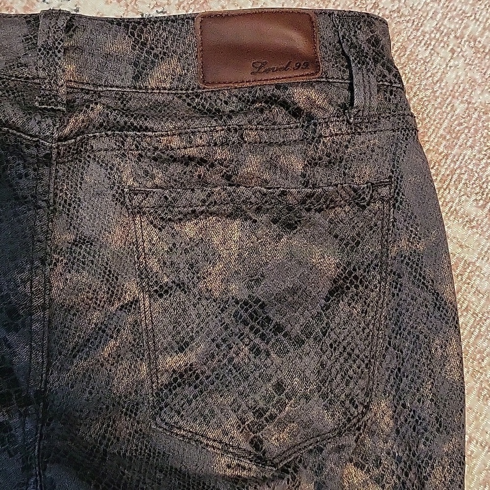 Level 99 Janice Ultra Skinny Stretchy Snakeskin Pants Size 26 - Picture 3 of 14